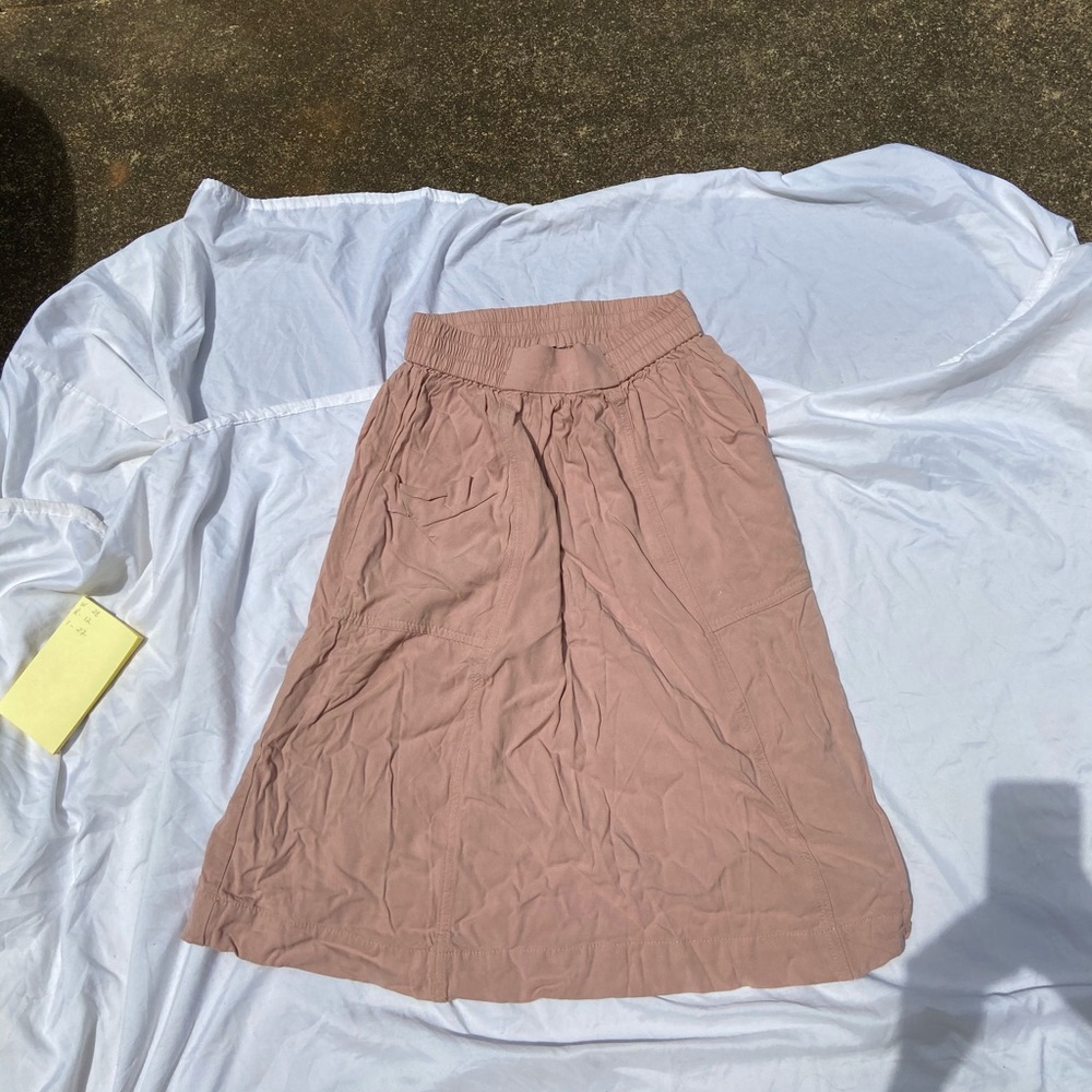 Mid length skirt